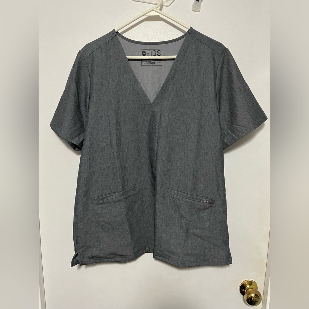Figs scrub top